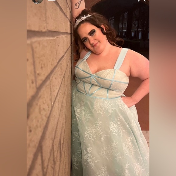 Sky Blue dress - Picture 2 of 2